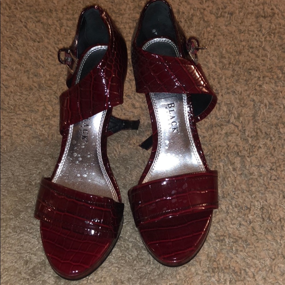 Paula ... red alligator